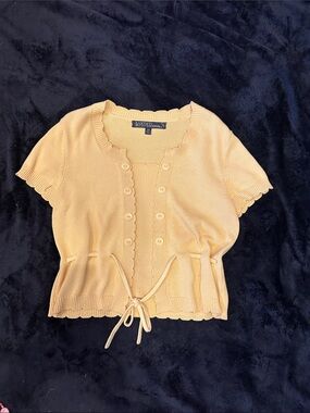Kasper Short Sleeve Button Front Drawstring Cardigan in Light Yellow